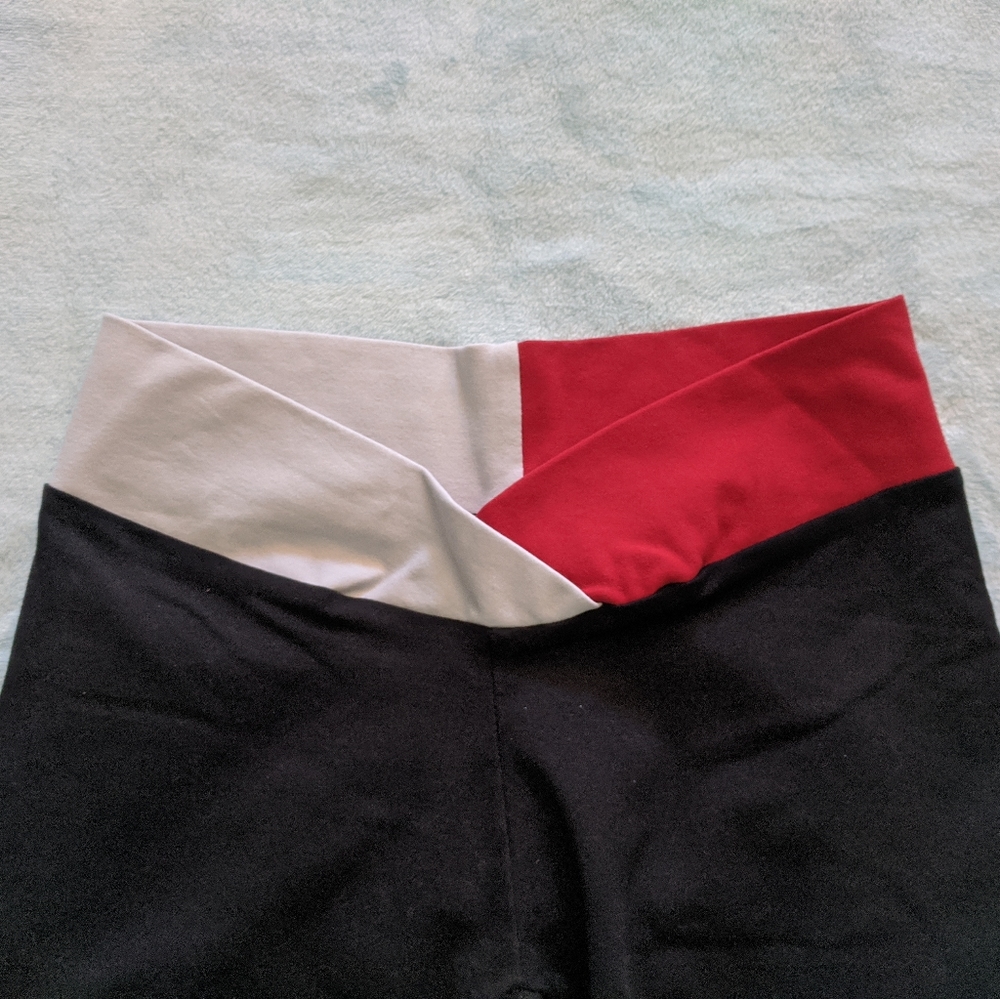 Low rise workout capris